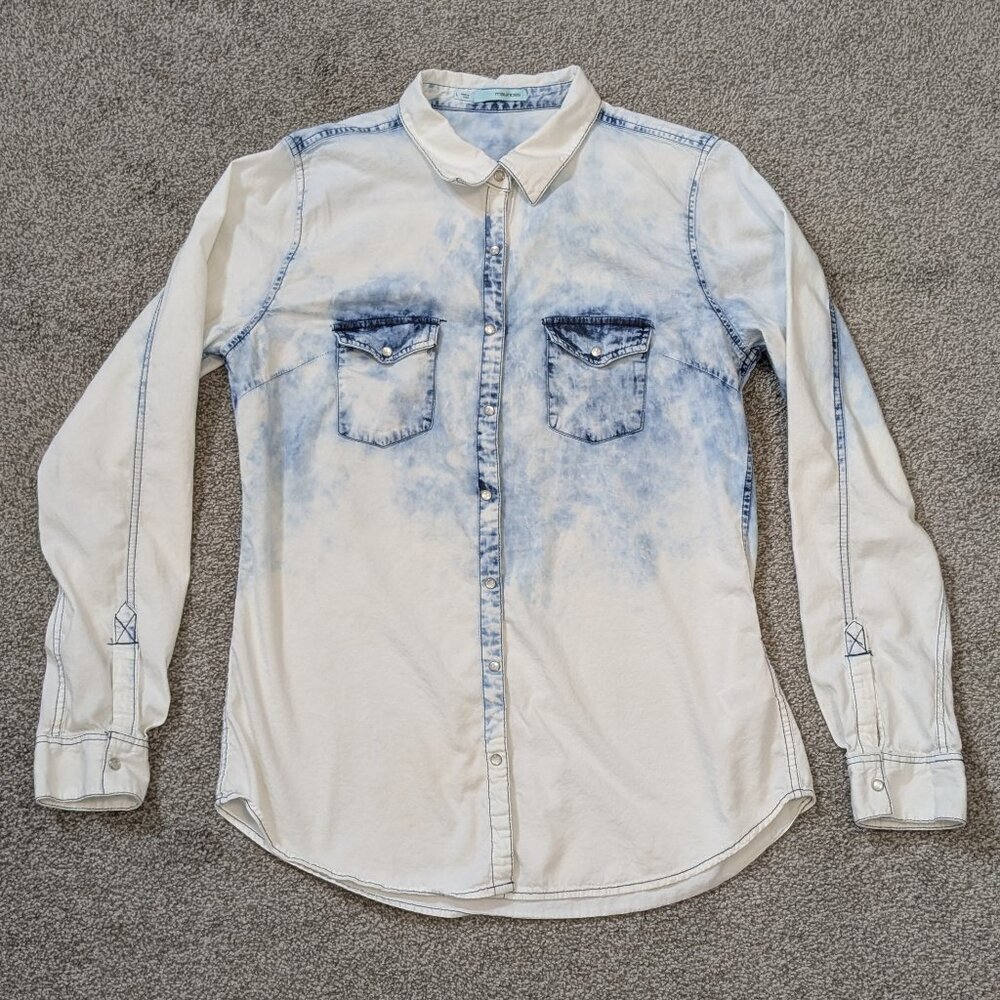 MAURICES Blue Chambray Tie-Dye Pearl Snap Long Sleeve Shirt; Size L